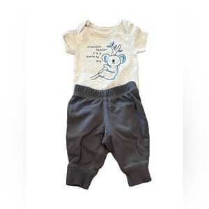 5/$15 sale - Boy’s size newborn Carter’s outfit